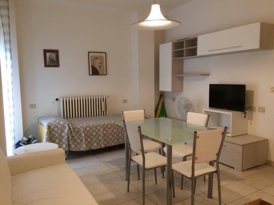 New Prophet Bed & Breakfast Cattolica Exterior photo